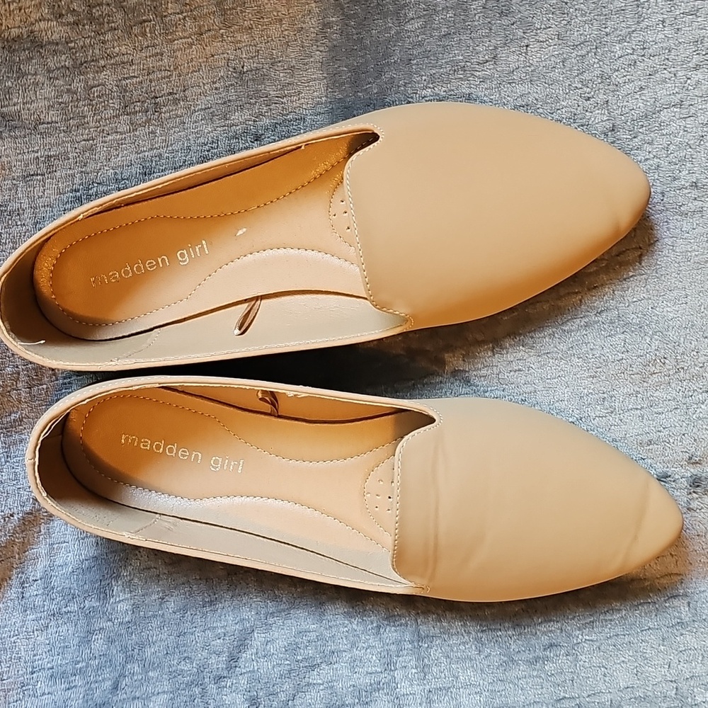 Madden Girl Women's Tan Loafers